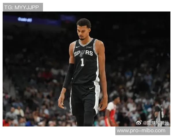 张佳玮分析马刺战术福克斯应成为关键单挑球员 张佳玮分析马刺战术福克斯应成为关键单挑球员